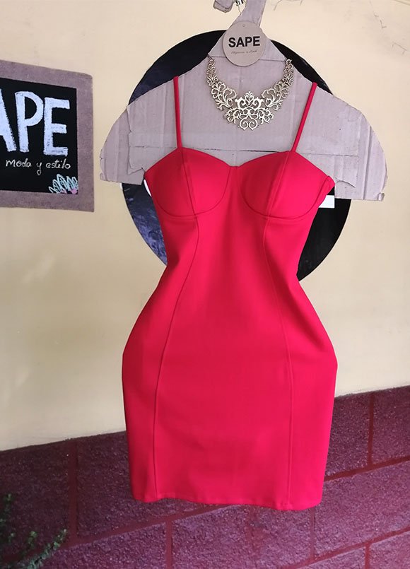 VESTIDO FAJABLE CON COPAS ROJO 